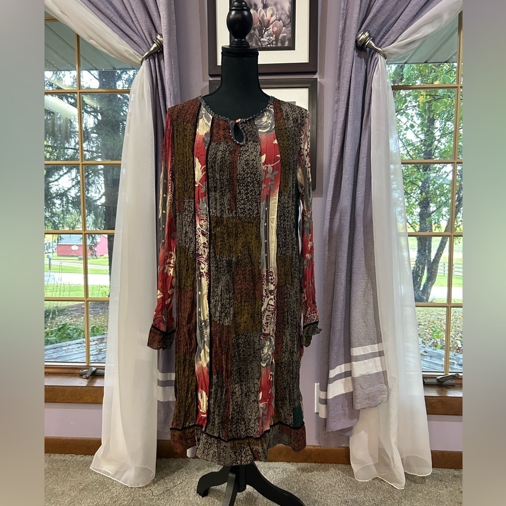 NWT Vasna Crinkle Midi Dress